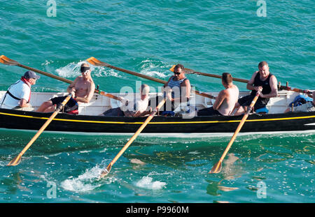 Pilote traditionnel Concert concours d'aviron pour Atkinson,Trophée de la rivière Gannel à Port de Newquay, Royaume-Uni, Juillet 14th, 2018 Robert Taylor/Alamy Live News. Newquay, Banque D'Images