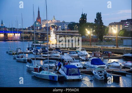 Marina de Szczecin sur Lasztownia Island, Poméranie château Ducal et Waly West, Promenade à Szczecin, Pologne. 15 juin 2018 © Wojciech Strozyk / Al Banque D'Images