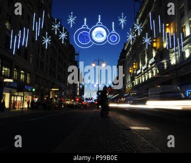 Les lumières de Noël sur le Strand, London, UK. Banque D'Images