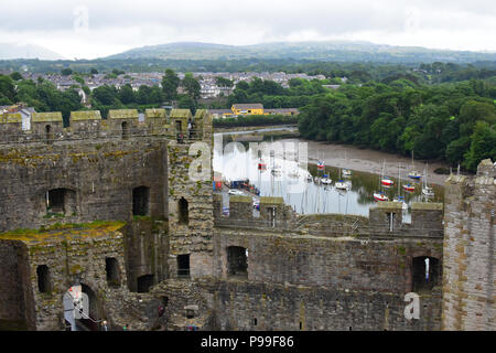 Château de Caernarfon, au nord du Pays de Galles UK Banque D'Images