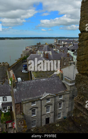 Vue du château de Caernarfon, au nord du Pays de Galles UK Banque D'Images