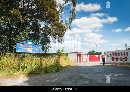 Le Groupe de stade à Dennyfield Mitton, Bradford. L'accueil d'Thackley AFC. Banque D'Images