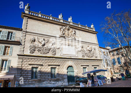 La vente de ses œuvres de l'artiste à côté de l'Hôtel de la monnaie à la place du Palais Banque D'Images