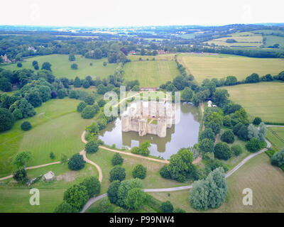 Vue aérienne du Château de Bodiam historique à West Sussex, Royaume-Uni Banque D'Images