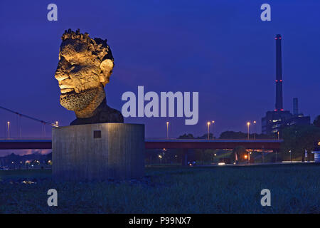 Allemagne, Rhénanie du Nord-Westphalie - sculpture en bronze, Echo des Poseidon dans Duisburg-Ruhrort Banque D'Images