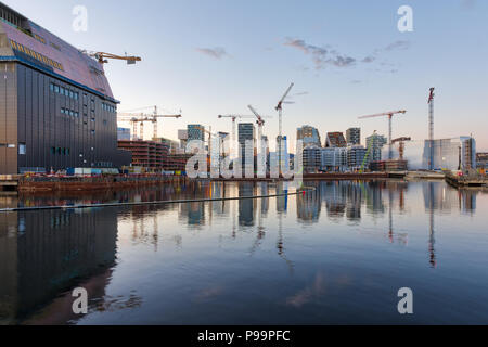 Les bâtiments modernes connu sous le nom de projet de code-barres en construction dans le centre d'Oslo au coucher du soleil Banque D'Images