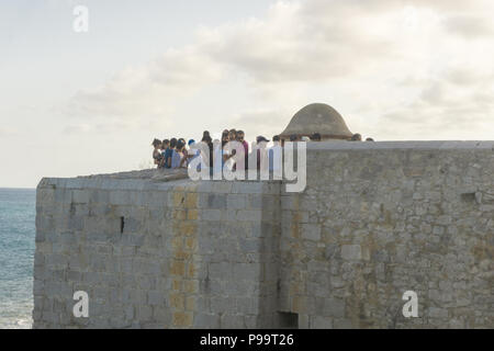 Peñiscola, Espagne, le 19 août 2017 : à l'extérieur vue sur le château de Peñiscola, sur la Costa del Azahar en Espagne Banque D'Images