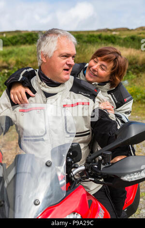 Vieux couple puissant d'équitation, moto ducati Multistrada 1200 Banque D'Images