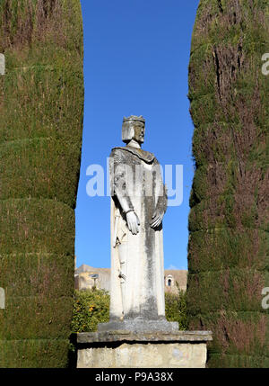 Statue d'un roi à l'Alcazar de Cordoue en Andalousie Espagne Banque D'Images