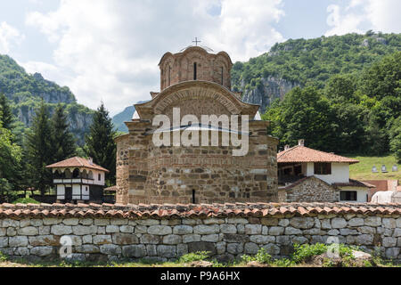 La vue étonnante de la ville médiévale de Poganovo Monastère de Saint Jean le Théologien, Serbie Banque D'Images