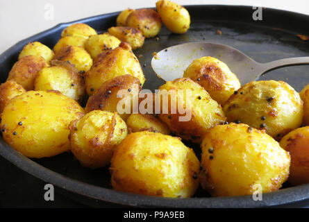 Pomme de terre de l'Inde du sud semi-fry ou curry. C'est très simple et délicieux plat typique de l'Inde du Sud Banque D'Images