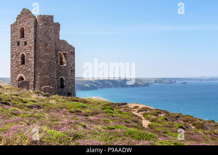 Papule coates ancienne mine d'étain sur la côte de Cornouailles près de St Agnes cornwall uk summer Banque D'Images