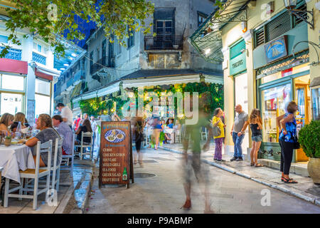 Plaka, un vieux quartier historique d'Athènes, près de l'Acropole Banque D'Images