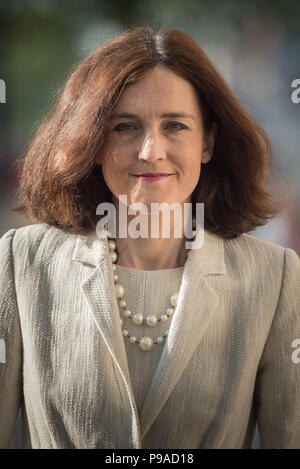 Whitehall, Londres, Royaume-Uni. 17 mai 2016. Les ministres du gouvernement arrive à Downing Street pour assister à la réunion hebdomadaire du Cabinet. Sur la photo : Secrétaire de Stat Banque D'Images