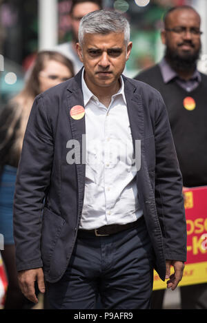 La réforme de l'Église, Rookstone Tooting Road, Londres, Royaume-Uni. 28 mai 2016. Le maire de Londres Sadiq Khan des campagnes pour le compte de la population candidate à Tooti Banque D'Images