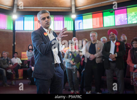 La réforme de l'Église, Rookstone Tooting Road, Londres, Royaume-Uni. 28 mai 2016. Le maire de Londres Sadiq Khan des campagnes pour le compte de la population candidate à Tooti Banque D'Images