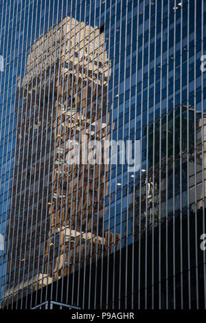 New York / USA - 13 juil 2018 : Gratte-ciel sur la Septième Avenue et de la 34e rue à midtown Manahttan Banque D'Images