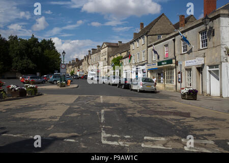 Gloucester,UK,16 Juillet 2018,Ciel bleu plus que le temps est de Fairford forecast de refroidir un peu cette semaine avec la possibilité de pluie plus tard aujourd'hui. Larby Keith Crédit/Alamy Live News Banque D'Images
