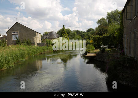 Gloucester,UK,16 Juillet 2018,Ciel bleu plus que le temps est de Fairford forecast de refroidir un peu cette semaine avec la possibilité de pluie plus tard aujourd'hui. Larby Keith Crédit/Alamy Live News Banque D'Images