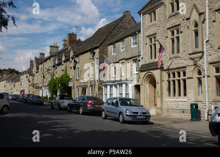 Gloucester,UK,16 Juillet 2018,Ciel bleu plus que le temps est de Fairford forecast de refroidir un peu cette semaine avec la possibilité de pluie plus tard aujourd'hui. Larby Keith Crédit/Alamy Live News Banque D'Images