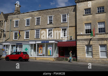 Gloucester,UK,16 Juillet 2018,Ciel bleu plus que le temps est de Fairford forecast de refroidir un peu cette semaine avec la possibilité de pluie plus tard aujourd'hui. Larby Keith Crédit/Alamy Live News Banque D'Images
