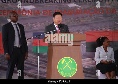 Dar es-Salaam. 16 juillet, 2018. Song Tao (C), chef du département international du Comité central du Parti communiste chinois (PCC), prend la parole lors d'une cérémonie d'inauguration des travaux de l'École de leadership de Julius Nyerere, Kibaha dans quelques 40 kilomètres de Dar es Salaam, Tanzanie, le 16 juillet 2018. Les chefs de partis de pays africains a posé la première pierre de l'École de leadership de Julius Nyerere le lundi. Source : Xinhua/Alamy Live News Banque D'Images