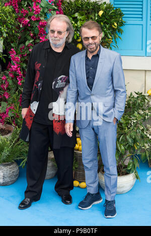 Londres, Royaume-Uni. 16 juillet 2018. (R-L) Bjorn Ulvaeus et Benny Andersson arrivent pour le world film premiere de 'Mamma Mia ! Here We Go Again' à Eventim Apollo, Hammersmith à Londres. Credit : Wiktor Szymanowicz/Alamy Live News Banque D'Images