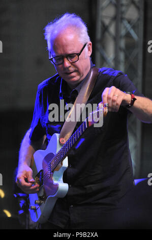 Brno, République tchèque. 16 juillet, 2018. Le guitariste américain Bill Frisell effectue dans Bohemia Jazz Fest à Brno, en République tchèque, le 16 juillet 2018. Crédit : Igor Zehl/CTK Photo/Alamy Live News Banque D'Images