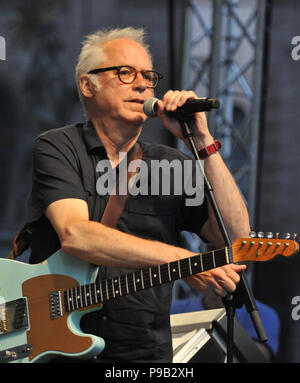 Brno, République tchèque. 16 juillet, 2018. Le guitariste américain Bill Frisell effectue dans Bohemia Jazz Fest à Brno, en République tchèque, le 16 juillet 2018. Crédit : Igor Zehl/CTK Photo/Alamy Live News Banque D'Images