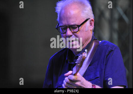 Brno, République tchèque. 16 juillet, 2018. Le guitariste américain Bill Frisell effectue dans Bohemia Jazz Fest à Brno, en République tchèque, le 16 juillet 2018. Crédit : Igor Zehl/CTK Photo/Alamy Live News Banque D'Images