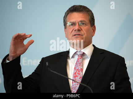 Berlin, Allemagne. 17 juillet, 2018. Maros Sefcovic, Commissaire européen à l'énergie Union européenne, prononce une allocution lors d'une conférence de presse conjointe avec Altmaier, Ministre allemand des affaires économiques et de l'énergie. Credit : Soeren Stache/dpa/Alamy Live News Banque D'Images