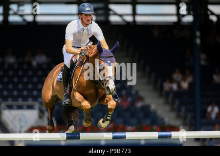 Aix-la-Chapelle, Allemagne. 17 juillet, 2018. CHIO, Equitation, saut. Le cavalier allemand Daniel Deusser sur le cheval Tobago saute par dessus un obstacle. Crédit : Rolf Vennenbernd/dpa/Alamy Live News Banque D'Images