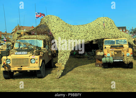 Les véhicules militaires britanniques, jeep,voiture blindée, tente de camouflage, 1980 vinatage, comme utilisé dans la guerre en Afghanistan Banque D'Images