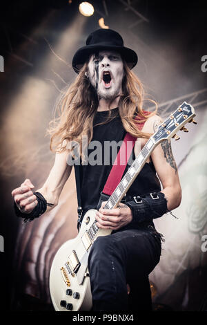 Groupe de folk metal finlandais Finntroll sur la scène du festival métal Copenhell 2015. Guitariste Samuli Ponsimaa ici Banque D'Images