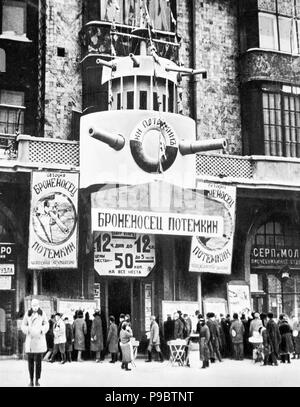 La première de film de Moscou "Le cuirassé Potyomkin'. Musée : Musée de centrale de l'état de l'histoire contemporaine de la Russie, Moscou. Banque D'Images