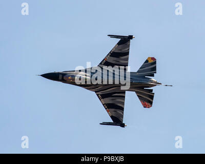 Belgian Air Force F-16 Fighting Falcon Falcon 'Dark" s'affiche à l'assemblée annuelle de la Journée de l'air Yeovilton Banque D'Images