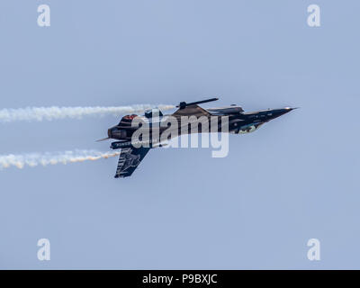 Belgian Air Force F-16 Fighting Falcon Falcon 'Dark" s'affiche à l'assemblée annuelle de la Journée de l'air Yeovilton Banque D'Images