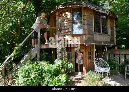 2017 La remise de l'année lauréat, Chiddingfold, Surrey, UK. Connu sous le nom de hangar de champignons c'est le fruit de 14 ans fille Elsie (photo) dont les Banque D'Images