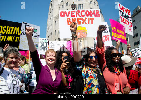 13 juillet 2018.Le centre de Londres. Manifestation contre la visite du président américain Donald Trump à l'Angleterre. Un groupe de femmes mener le premier mars. Banque D'Images