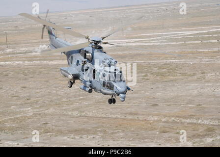 Hélicoptère militaire Cougar de l'Arabie Royal Air Force pendant la reprise du personnel de mission de l'Anatolian Phoenix Exercice CSAR à Konya Banque D'Images