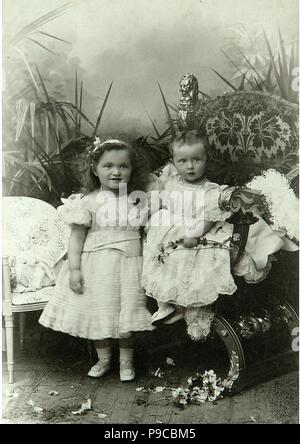 Portrait de Grand Duchesses Olga Nikolaïevna de Russie (1895-1918) et Tatiana Nikolaievna de Russie (1897-1918). Musée : Musée d'histoire de l'État de Moscou. Banque D'Images