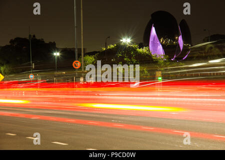 Floralis Generica y Facultad de Derecho Banque D'Images