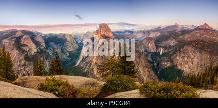 Voir si Demi Dôme passant de la Yosemite Glacier Point oublier Banque D'Images