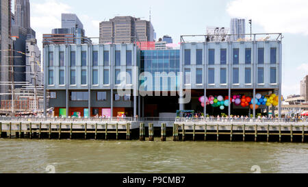 South Street Seaport Pier 17, New York, NY. Banque D'Images