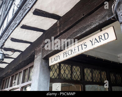 Dame de Cour Pecketts snickleways l'un des nombreux dans la ville de York Yorkshire Angleterre Banque D'Images