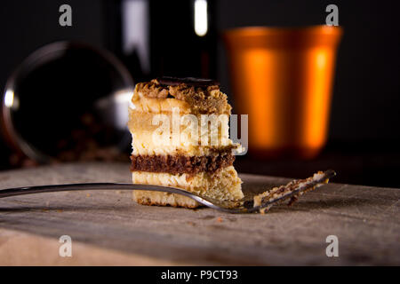 Gâteau à la crème Tiramisu photographié au Stand Out Studio, Gloucestershire - 21.09.2017 Photo par Carl Hewlett Banque D'Images