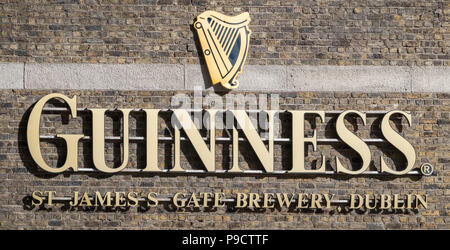 Logo Guinness signe à la brasserie Guinness, Dublin, Irlande, Europe Banque D'Images