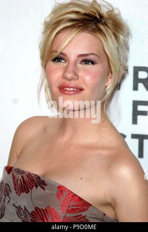 ELISHA CUTHBERT 2005 Photo de John Barrett/PHOTOlink.net Banque D'Images