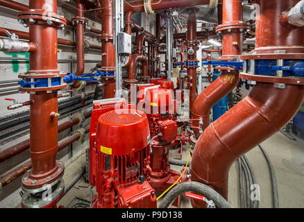 Les services de construction dans un grand immeuble de bureaux Banque D'Images