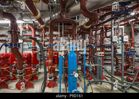 Les services de construction dans un grand immeuble de bureaux Banque D'Images